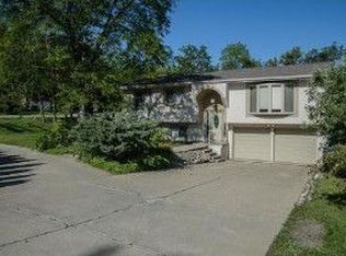 230 Ela Rd, Inverness, IL 60067