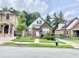 6966 183rd St, Fresh Meadows, NY 11365