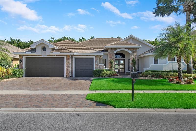 1st image of 10718 Versailles Blvd