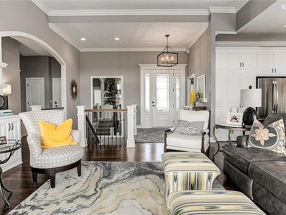 Great Room - Custom Arch