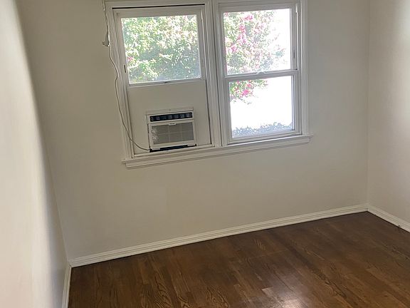 3rd image of 289 W Tujunga Ave