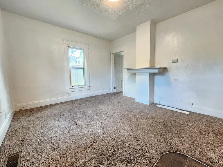 43 Decrow Ave — Photo 5