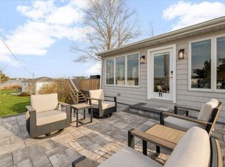 73 W Tiana Rd, Hampton Bays, NY 11946