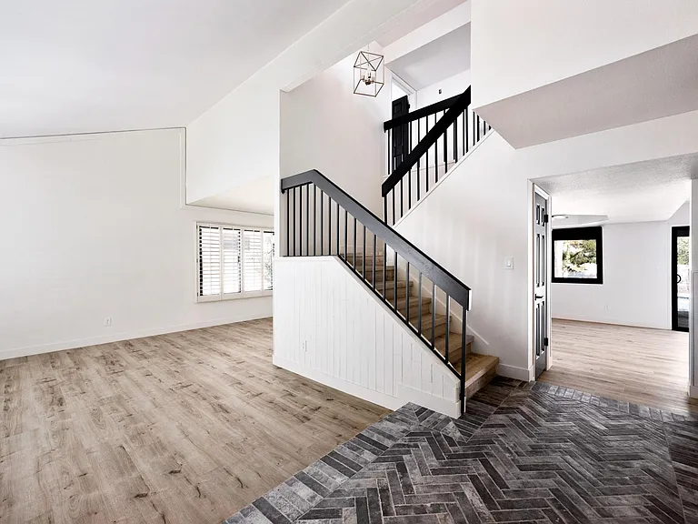 1441 N El Camino Dr — Photo 4