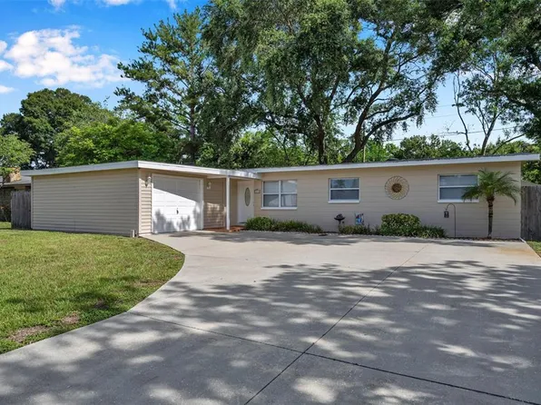 8415 Kumquat Ave, Seminole, FL 33777