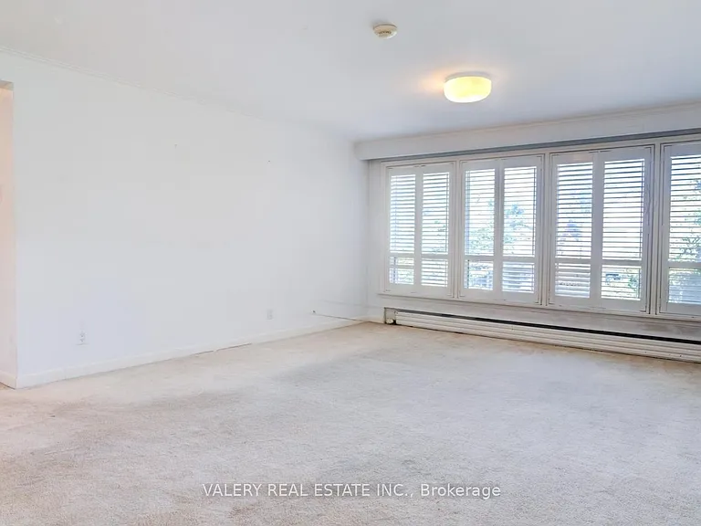 47 Ranleigh Ave #301 — Photo 5