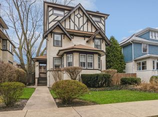 6642 N Bosworth Ave, Chicago, IL 60626