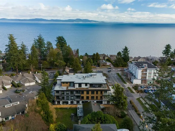 990 Doumac Ave #201, Saanich, BC V8Y 1M4