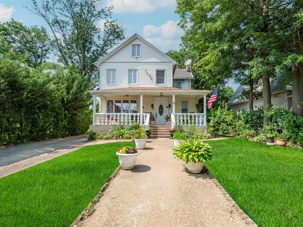 17 Hicks Lane, Great Neck, NY 11024