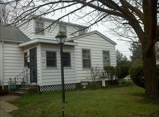 726 W River Rd, Vermilion, OH 44089