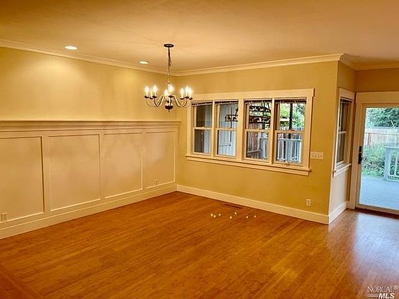 4th image of 948 Solano Ave