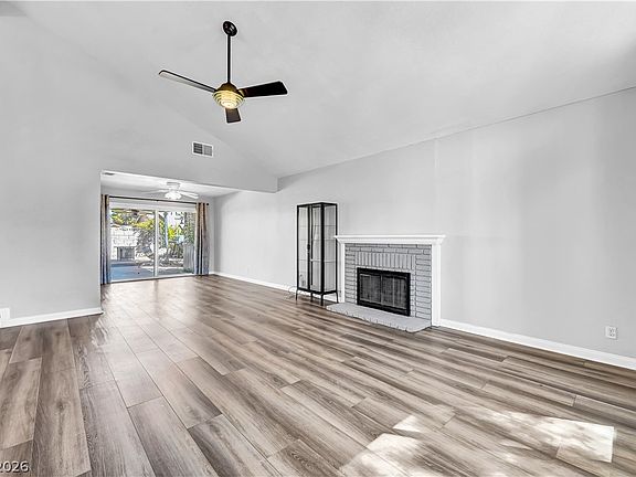 5th image of 342 Fuente Dr