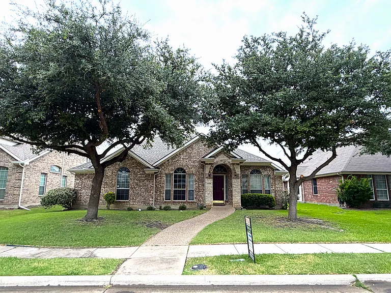1630 Lagonda Ln — Photo 21