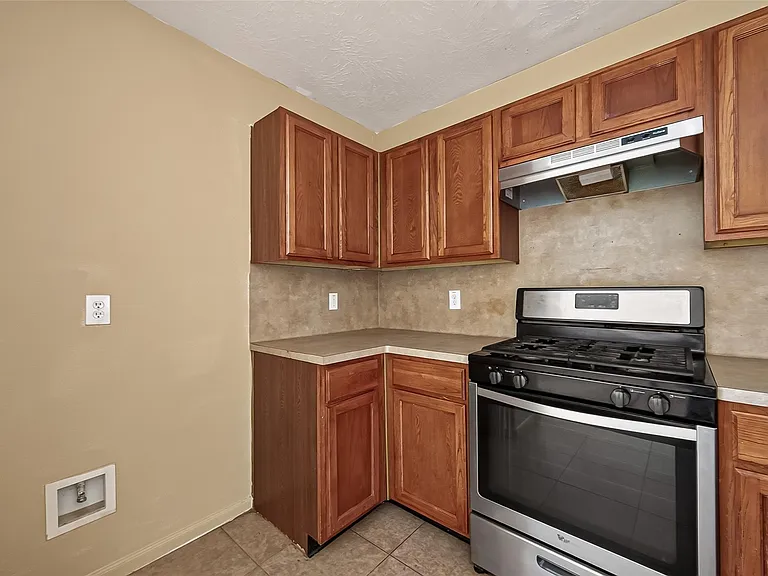 827 Royal George Ln — Photo 18
