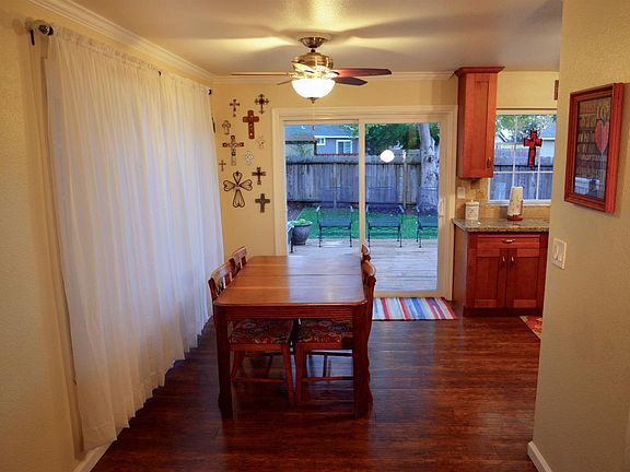 5th image of 532 Lacrosse Court S