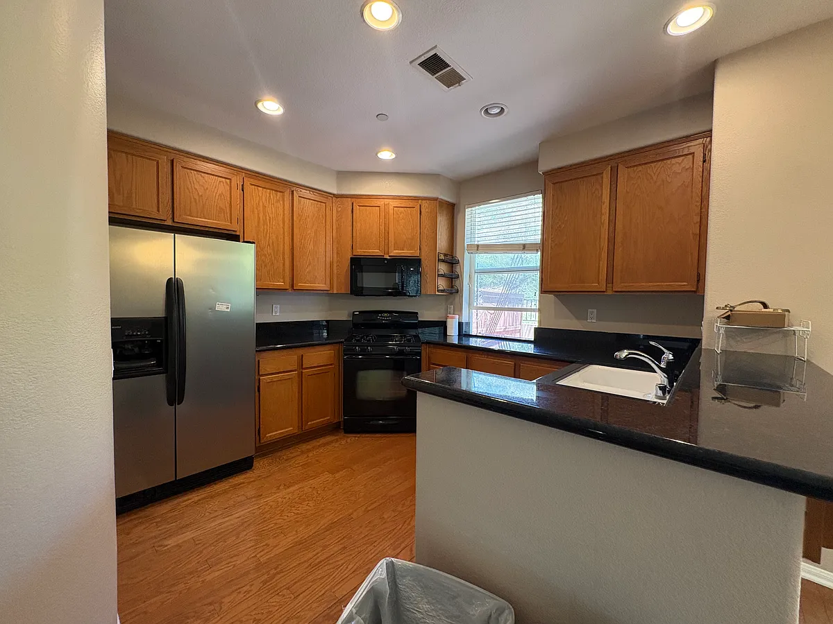 Building Photo - 837 Ballow Way