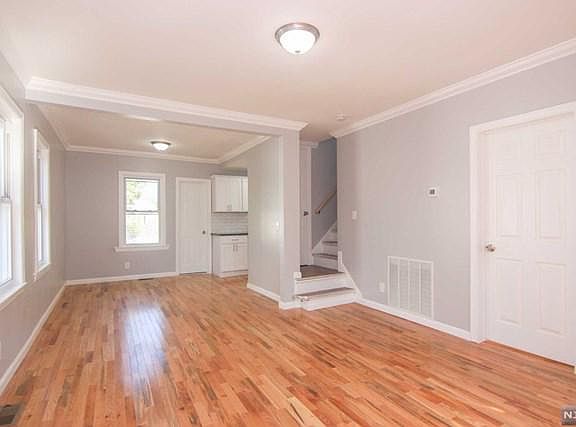 4th image of 174 Linden Ave
