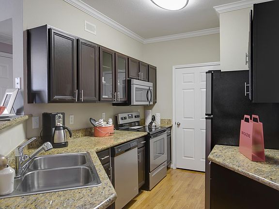 3rd image of 8585 Woodway Dr APT 0438