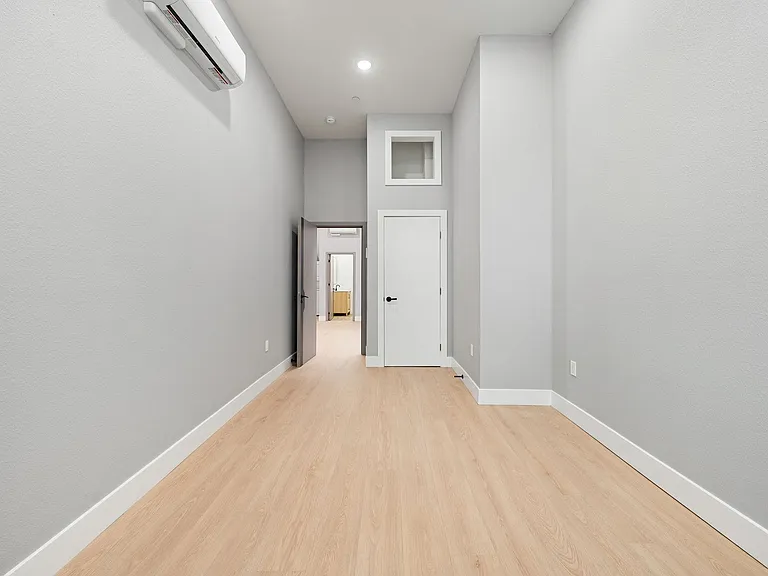 313 D St — Photo 32