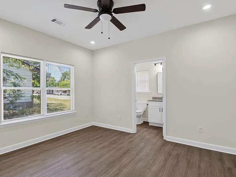 4800 Greenfield Dr — Photo 7