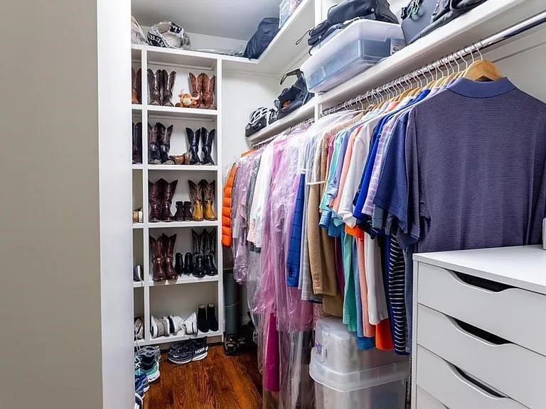 Guest Suite walk-in Closet