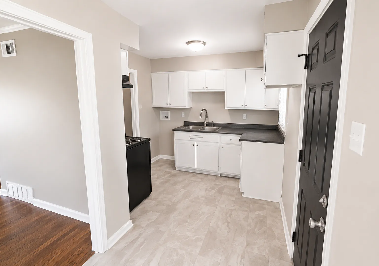 Welcome to 3687 WIndcrest Road! — Photo 4