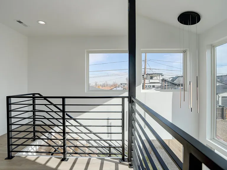 980 Utica St — Photo 18