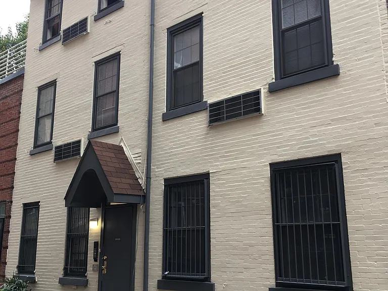 305 S Iseminger St — Photo 2