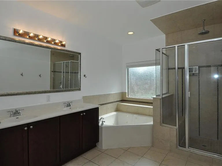 3323 Pine Needle Cir — Photo 26