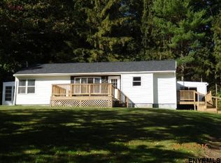 32 Gale Hill Rd, New Lebanon, NY 12060