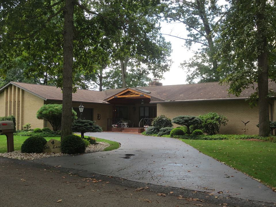 1st image of 4 Oak Ln
