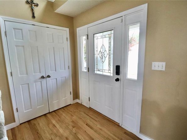 1300 Meadows Ln, Greenwood, MO 64034
