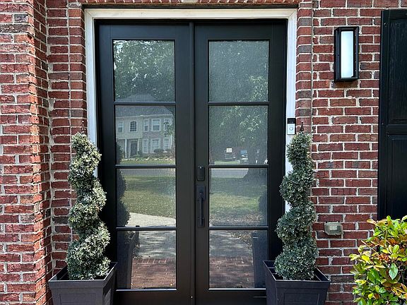 2nd image of 405 Caxton Ct SW