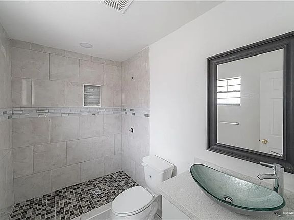 5th image of 509 Cedar St