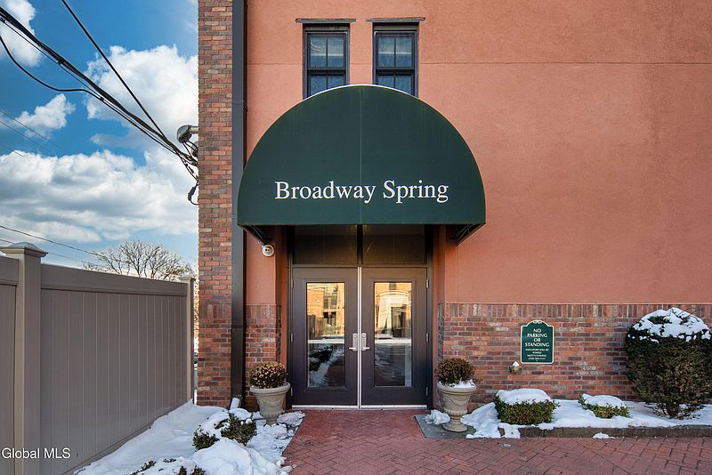 2nd image of 5 Spring Street APT 404