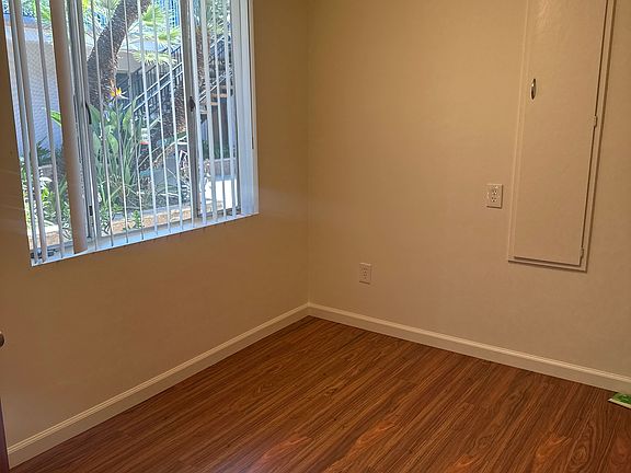 4th image of 1546 Diamond St