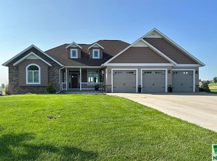 1061 Colonial St, Sioux Center, IA 51250