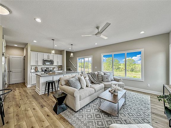 3rd image of 366 Harmony Ave