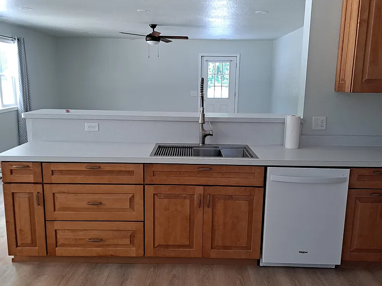 2246 Breezewood Ave — Photo 6