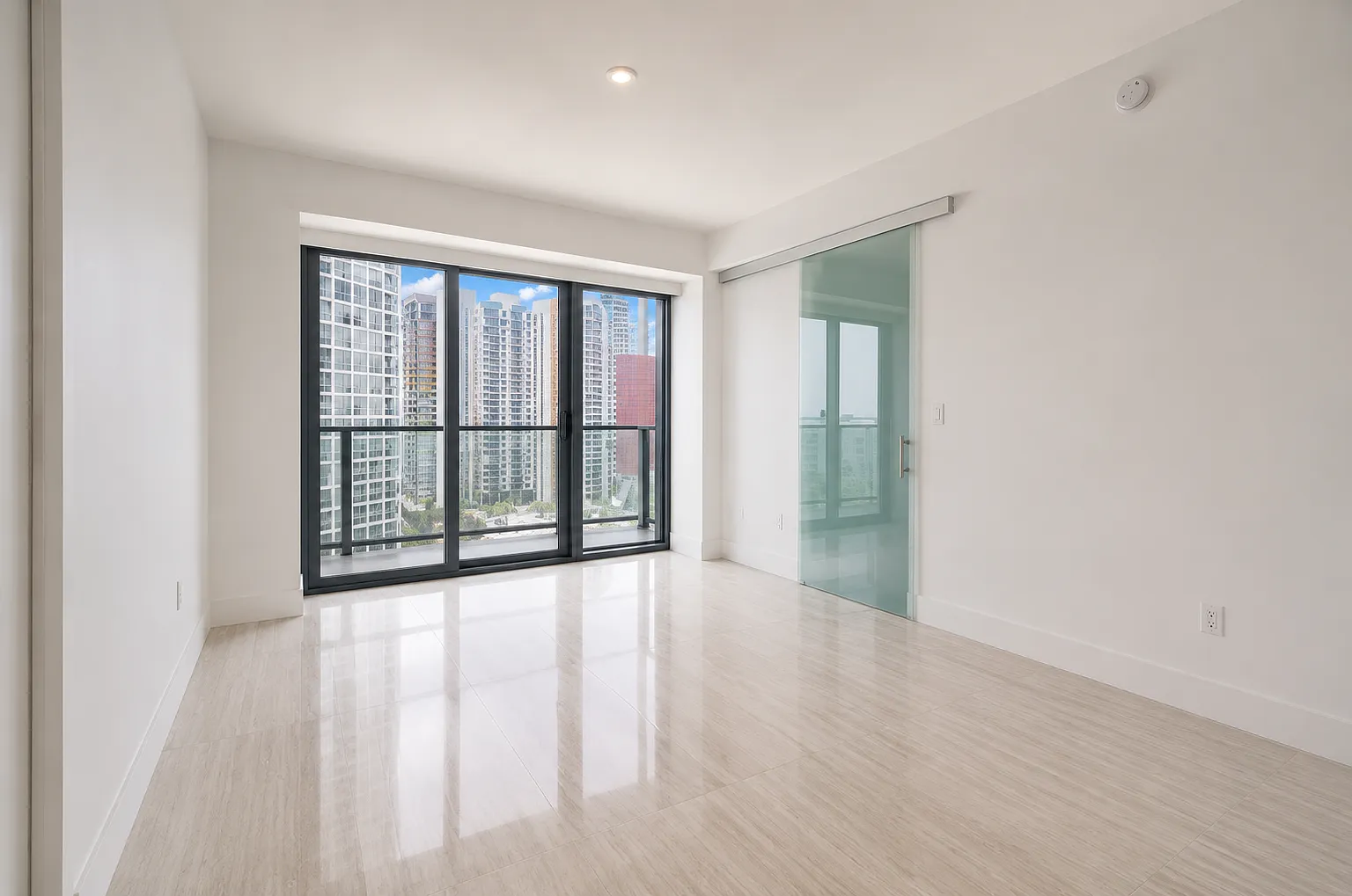 2 bed, 2.5 bath, 1137 sqft, $8,000 — Photo 4