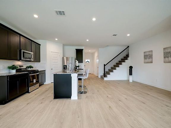 3rd image of 4955 Edgewood Dr