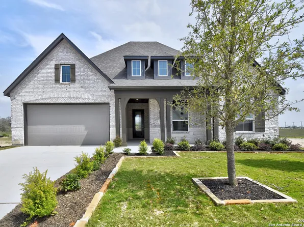 325 Lacey Oak, Castroville, TX 78009