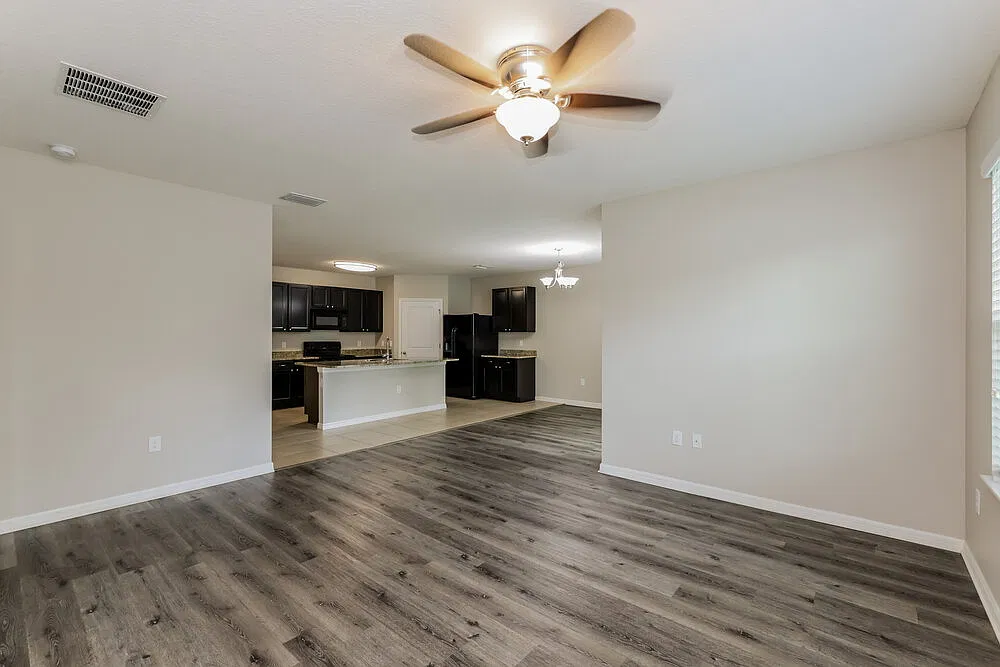 4 bed, 2.0 bath, 1846 sqft, $2,215 — Photo 4