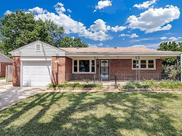 1426 E Salome Ln — Photo 1