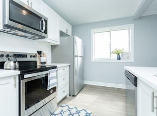 977 Mohawk Road East, Hamilton, ON L8T 2S1