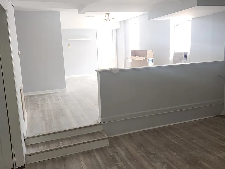 300 W 9th St #2 — Photo 4