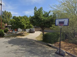 520 Hickory Ln, Pasadena, CA 91103