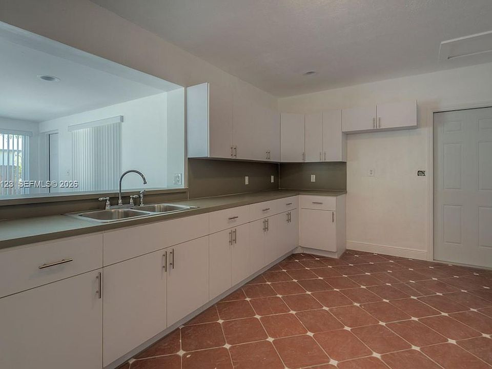 1st image of 160 NW 199th St #1