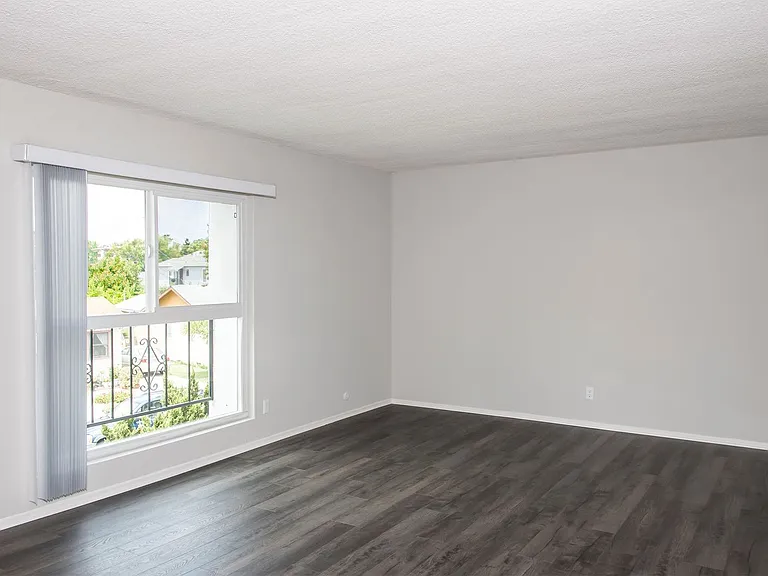 840 Fischer St — Photo 4