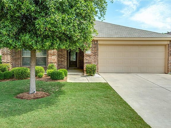 2nd image of 1117 Lake Hollow Dr
